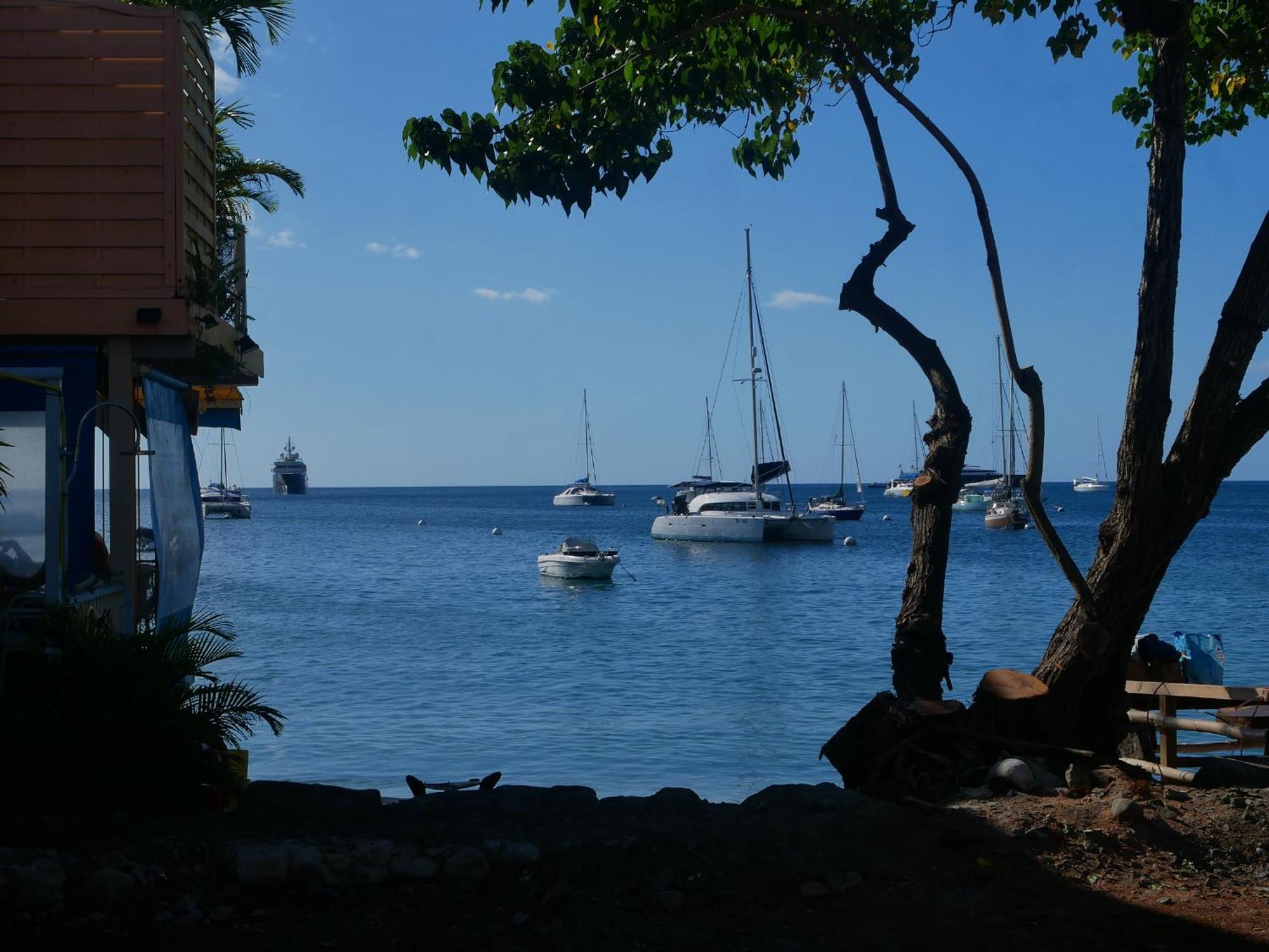 Le Duplex A Deshaies,Vue Mer ,Village A Pieds Extérieur photo